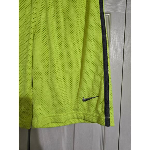 Nike large boys neon yellow basketball shorts - Picture 2 of 6